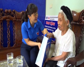 Tuổi trẻ Thạch Thất tổ chức chương trình "Tặng quà Nghĩa tình tháng 7"