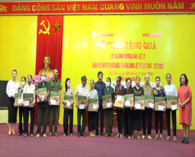 Báo Hà Nội Mới tặng quà, tri ân gia đình thương binh, liệt sĩ