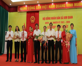 Bà Cấn Thị Thúy - Bí thư Đảng ủy- Chủ tịch HĐND xã Kim Quan khóa XIX nhiệm kỳ 2016 - 2021 được bầu tiếp tục giữ chức vụ Chủ tịch HĐND xã khóa XX