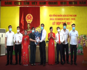 Ông Cấn Văn Hồng - Bí thư Đảng ủy được bầu giữ chức vụ Chủ tịch HĐND xã Phú Kim khóa XX