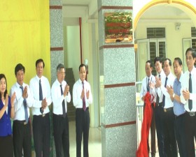 Lễ gắn biển công trình trường THPT Thạch Thất - chào mừng Đại hội Đảng bộ huyện Thạch Thất lần thứ XXIV