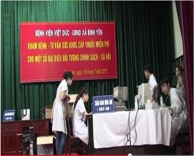 Bệnh viện Việt Đức khám và cấp thuốc miễn phí cho gia đình chính sách tại xã Bình Yên