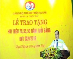 Huyện ủy Thạch Thất trao huy hiệu Đảng đợt 2/9/2019