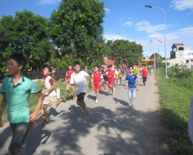 Đồng Trúc tổ chức kiểm tra tiêu chuẩn chạy phổ thông và chọn cử vận động viên dự chung kết chạy việt dã năm 2015