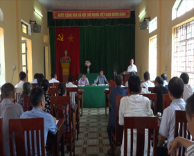 Đồng chí Bí thư Huyện ủy dự sinh hoạt Chi bộ tại thôn Yên Lỗ, xã Cẩm Yên