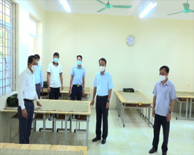 Đồng chí Chủ nhiệm Ủy ban Kiểm tra Thành ủy kiểm tra công tác phòng, chống dịch tại huyện Thạch Thất