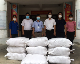 	Lãnh đạo huyện Thạch Thất kiểm tra, động viên và tặng quà các lực lượng phòng, chống dịch Covid 19