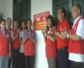 Thạch Thất: Trao nhà Chữ thập đỏ cho gia đình bà Vũ Thị Bể, xã Đại Đồng