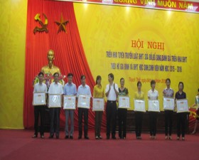 Triển khai công tác bảo hiểm y tế hộ gia đình và học sinh, sinh viên