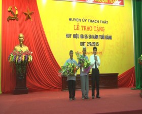 Lễ trao huy hiệu 60, 55, 50 năm tuổi Đảng đợt 2/9/2015