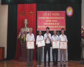 Hương Ngải kỷ niệm 20 năm ngày Khuyến học Việt Nam