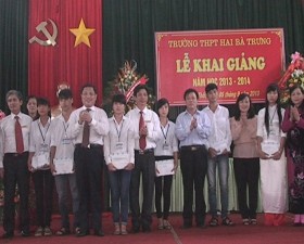 Trường THPT Hai Bà Trưng, huyện Thạch Thất khai giảng năm học 2013 - 2014