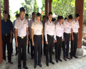 Các đồng chí lãnh đạo huyện Thạch Thất dâng hương tưởng nhớ các Anh hùng liệt sĩ nhân dịp Quốc Khánh 2/9 (2/9/1945 – 2/9/2020)