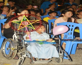 “Đêm hội trăng rằm” cho bệnh nhi tại Bệnh viện Đa khoa huyện Thạch Thất