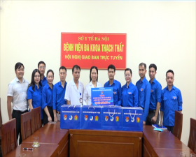 Huyện đoàn Thạch Thất tặng quà cho bệnh nhi nhân dịp Tết Trung thu 2022