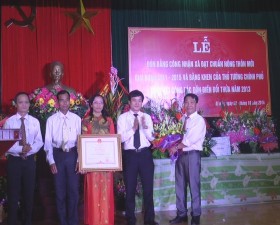 Xã Dị Nậu đón Bằng công nhận xã đạt chuẩn nông thôn mới và bằng khen của Thủ tướng