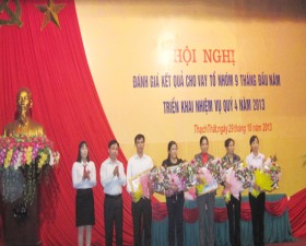 Hội nghị đánh giá kết quả cho vay tổ nhóm 9 tháng năm 2013