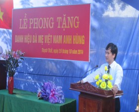 Lễ phong tặng danh hiệu Bà mẹ Việt Nam anh hùng cho mẹ Khuất Thị Nhẫn 