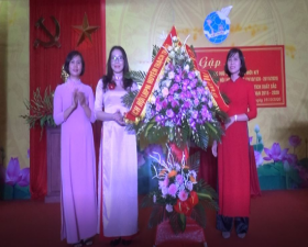 Hội LHPN xã Cần Kiệm gặp mặt cán bộ Hội qua các thời kỳ và giao lưu văn nghệ