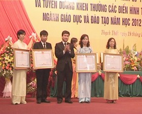 Thạch Thất kỷ niệm ngày nhà giáo Việt Nam, tuyên dương, khen thưởng các điển hình tiên tiến ngành GD - ĐT năm học 2012-2013.