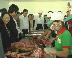 Đoàn lãnh đạo tỉnh Sơn La và lãnh đạo TP Hà Nội thăm mô hình phát triển kinh tế ở huyện Thạch Thất 