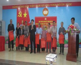 Ngày hội đại đoàn kết toàn dân tộc ở làng Vĩnh Lộc xã Phùng Xá