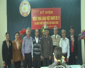 Hội cựu giáo chức huyện Thạch Thất kỷ niệm ngày  giáo Việt Nam 20/ 11/ 2015 và giới thiệu tập thơ cựu giáo chức