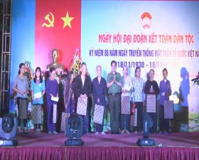 Thiếu tướng Đoàn Duy Khương GĐCA TP dự ngày hội Đại Đoàn Kết tại thôn Chi Quan 2