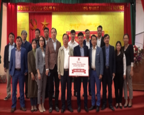 Xã Cần Kiệm trao học bổng cho 20 học sinh THCS năm học 2020 - 2021