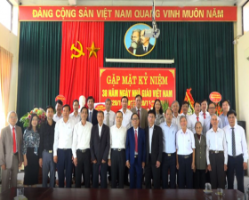 Trung tâm Bồi dưỡng chính trị huyện gặp mặt kỷ niệm 38 năm ngày Nhà giáo Việt Nam
