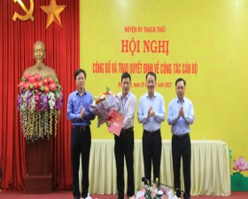 Huyện ủy Thạch Thất công bố và trao Quyết định công tác cán bộ tại Đảng bộ xã Đồng Trúc