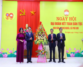 	Đồng chí Hoàng Trọng Quyết- Ủy viên Ban Thường vụ- Chủ nhiệm Ủy ban Kiểm tra Thành ủy dự Ngày hội Đại đoàn kết toàn dân tộc tại thôn Phú Nghĩa- xã Phú Kim