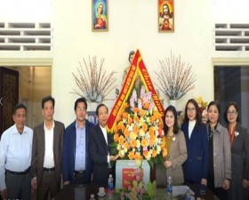 Lãnh đạo huyện Thạch Thất thăm, chúc mừng các giáo xứ nhân dịp Lễ Noel năm 2022
