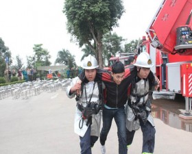 Thạch Thất tổ chức diễn tập phương án chữa cháy cứu hộ, cứu nạn lớn phối hợp nhiều lực lượng tại tòa nhà Viettel khu CNC Hòa Lạc