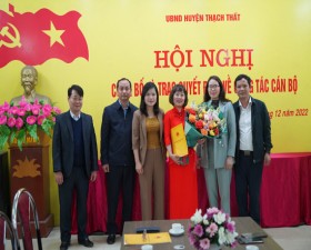 Công bố và trao Quyết định bổ nhiệm Phó Giám đốc Trung tâm GDNN- GDTX huyện Thạch Thất