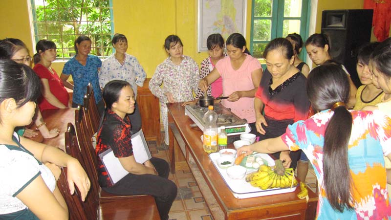 Xã Hương Ngải - huyện Thạch Thất, 60 bà mẹ  được tuyên truyền về sàng lọc sơ sinh và nuôi con theo khoa học. 