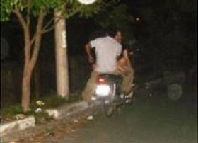 Cướp giật tài sản của đôi tình nhân