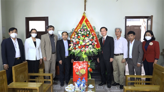 Các đồng chí lãnh đạo huyện Thạch Thất thăm, chúc mừng các giáo xứ nhân dịp Lễ Noel 2021