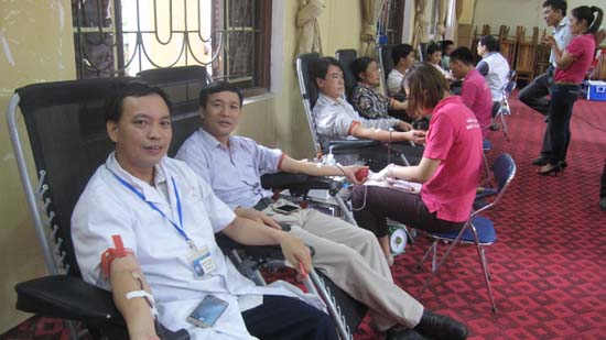Ngày hội hiến máu tình nguyện ở cụm 5.
