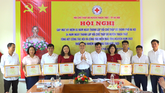 Hội Chữ thập đỏ huyện Thạch Thất gặp mặt kỷ niệm 65 năm ngày thành lập Hội CTĐ Thành phố Hà Nội, 34 năm ngày thành lập Hội CTĐ huyện 