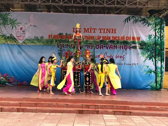 Trường THPT Thạch Thất kỷ niệm 86 năm ngày thành lập ĐoànTNCS Hồ Chí Minh và ngoại khóa Văn học với chủ đề: Văn học và cuộc sống