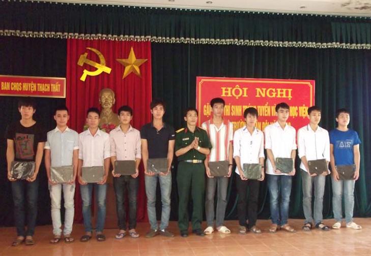 Thạch Thất gặp mặt thí sinh trúng tuyển vào các trường quân sự.