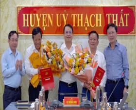 Thạch Thất: Trao Quyết định nghỉ hưu hưởng chế độ BHXH