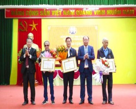 Phùng Xá khen thưởng 59 tập thể, cá nhân có thành tích trong công tác xây dựng Đảng năm 2024