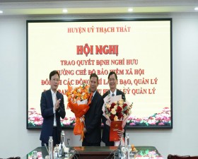 Huyện ủy Thạch Thất trao quyết định nghỉ hưu cho cán bộ lãnh đạo, quản lý
