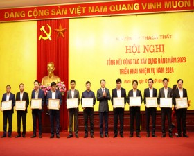 Huyện ủy Thạch Thất khen thưởng 12 tập thể có thành tích xuất sắc tiêu biểu trong công tác xây dựng Đảng năm 2023