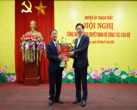 Huyện ủy Thạch Thất công bố quyết định công tác cán bộ tại xã Đồng Trúc và Tân Xã