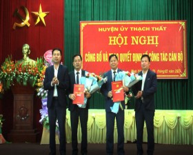 Thạch Thất công bố, trao quyết định về công tác cán bộ tại xã Tiến Xuân, Thạch Hòa, Bình Yên và Lại Thượng