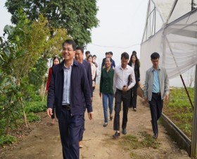 Đồng chí Bí Thư Huyện ủy Thạch Thất thăm, động viên cơ sở sản xuất kinh doanh dịp đầu năm