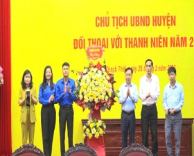 Chủ tịch UBND huyện Nguyễn Mạnh Hồng đối thoại với thanh niên năm 2023